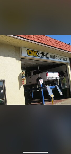 Primary Photo Of 8147 Main St, Osoyoos Auto Repair For Lease