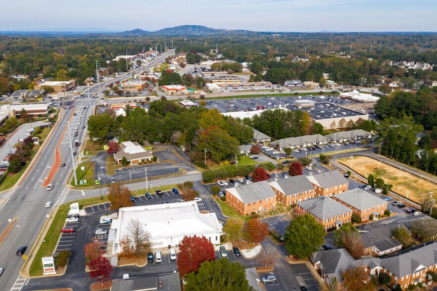More Photos Of 2440 Sandy Plains Rd, Marietta Office For Lease