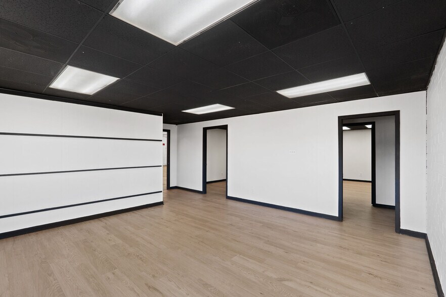 More Photos Of 1310 Headquarters Dr, Greensboro Showroom For Sale