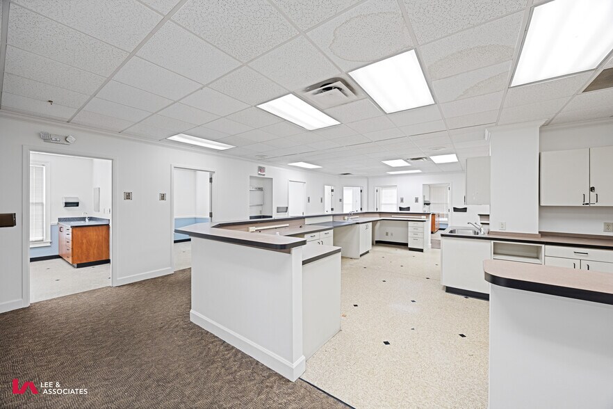 More Photos Of 1776 Old Spring House Ln, Dunwoody Medical For Lease