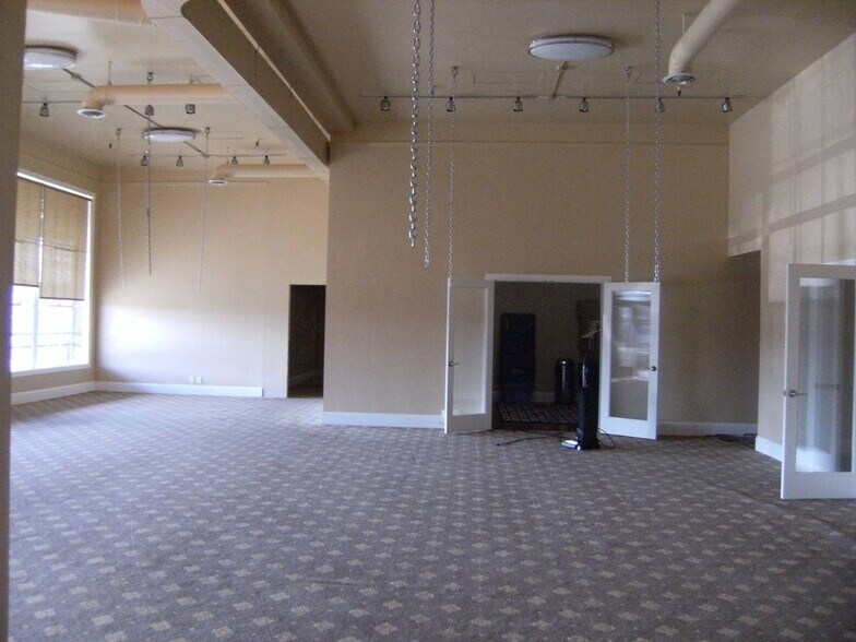 More Photos Of 5015-5025 Colorado Ave S, Seattle Warehouse For Lease