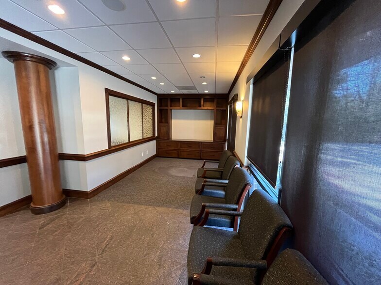 More Photos Of 5202 Shadowbend Pl, The Woodlands Office For Lease