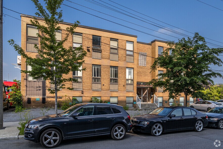 More Photos Of 8270 Av Mountain Sights, Montréal Office For Sale