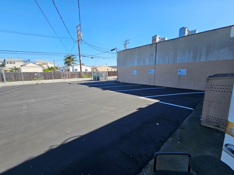 More Photos Of 534 W 19th St, Costa Mesa Storefront Retail Office For Lease