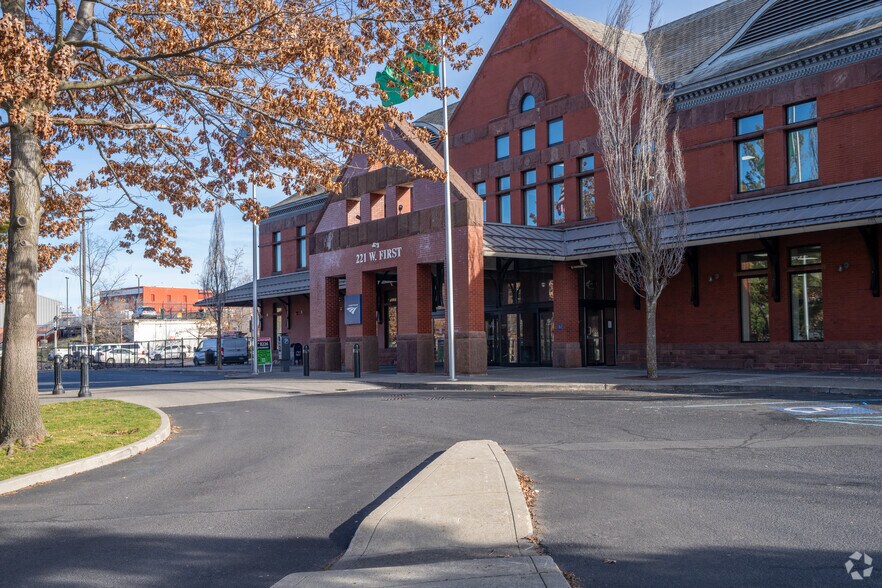 More Photos Of 221 W 1st Ave, Spokane Freestanding For Lease