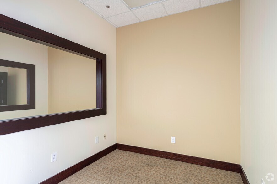 More Photos Of 9701 N Sam Houston Pky, Humble Office For Lease