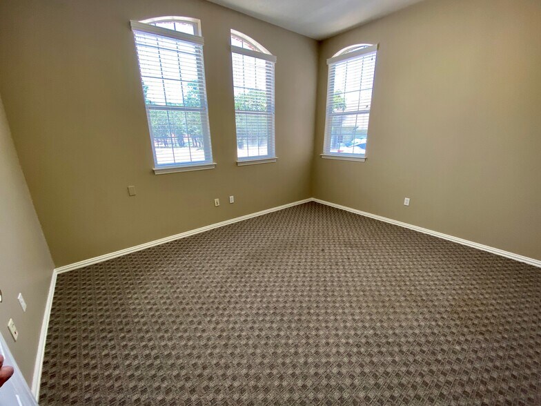 More Photos Of 325 Miron Dr, Southlake Medical For Lease