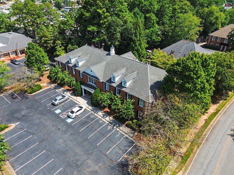 More Photos Of 576 Colonial Park Dr, Roswell Office For Lease
