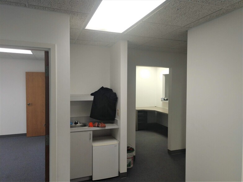 More Photos Of 2804 Boilermaker Ct, Valparaiso Office For Sale