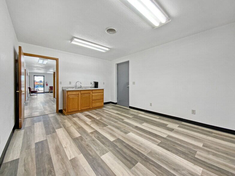 More Photos Of 411 Lorry St, Amherst Manufacturing For Sale