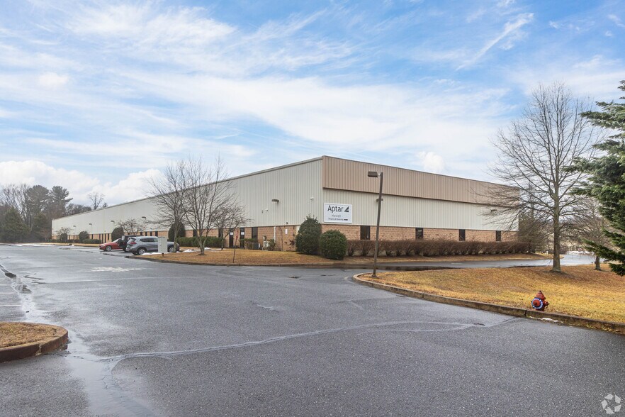 Primary Photo Of 323 Fairfield Rd, Freehold Warehouse For Lease