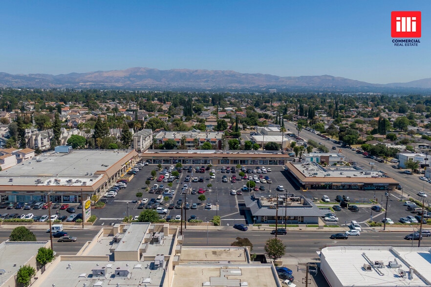More Photos Of 20111-20149 Saticoy St, Winnetka Storefront For Lease