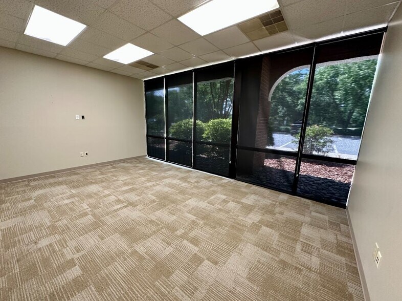 More Photos Of 4190 Piedmont Pky, Greensboro Flex For Lease