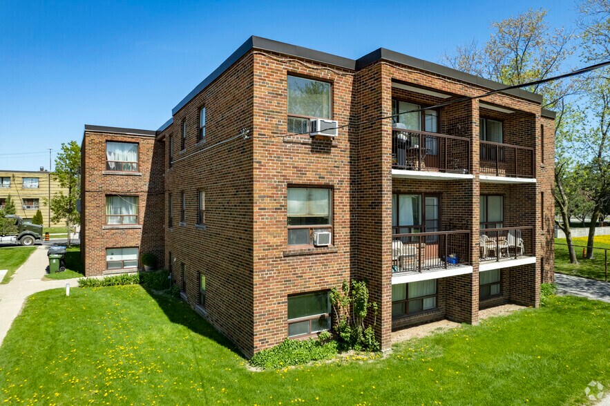 More Photos Of 25 Hotspur Rd, Toronto Apartments For Sale