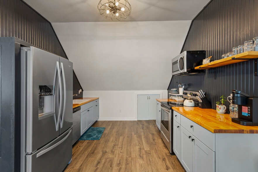 More Photos Of 56 Elm St, Camden Storefront For Sale