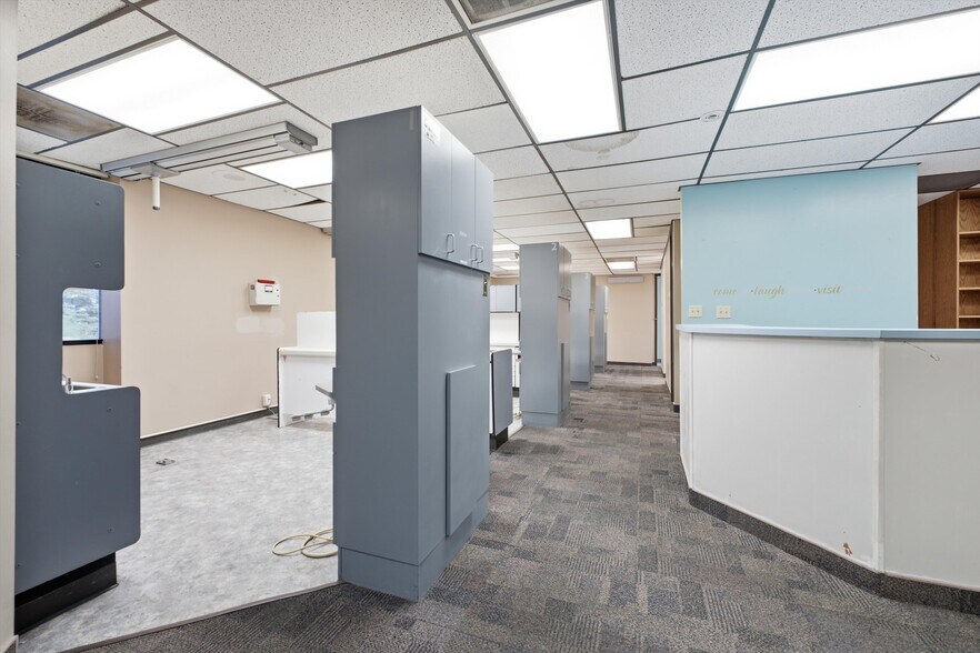 More Photos Of 1669 W Avenue J, Lancaster Medical For Lease