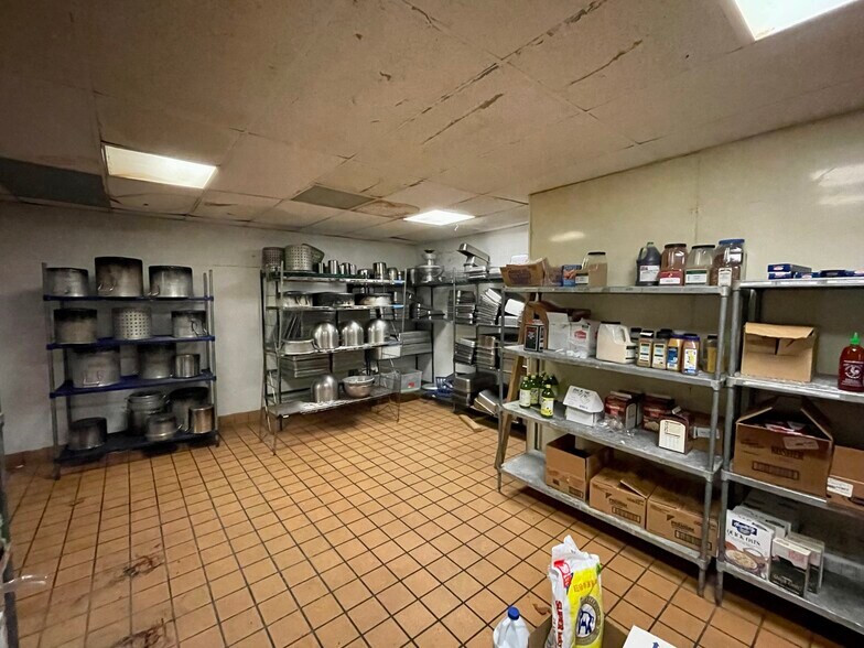 More Photos Of 901 Dual Hwy, Hagerstown Restaurant For Sale