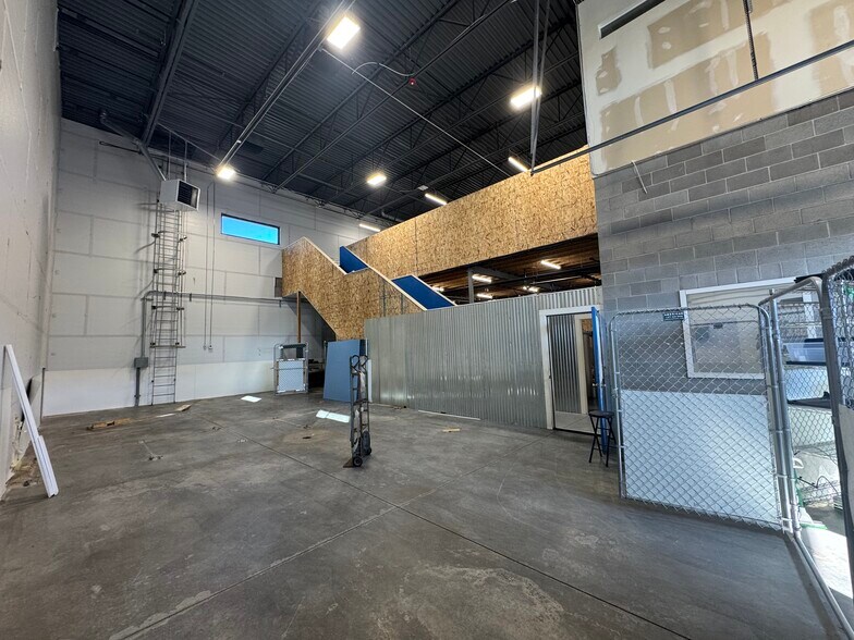 More Photos Of 6327 W Crimson View Dr, South Jordan Veterinarian Kennel For Sale