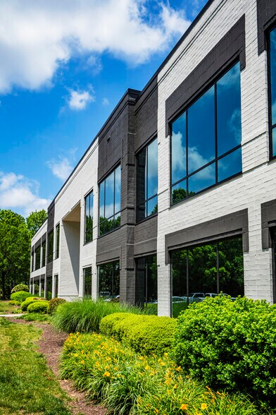 More Photos Of 1990 Vaughn Rd, Kennesaw Office For Sale