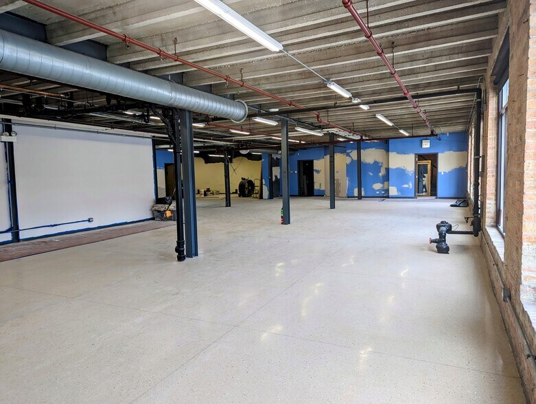 More Photos Of 1700 W Hubbard St, Chicago Light Distribution For Lease