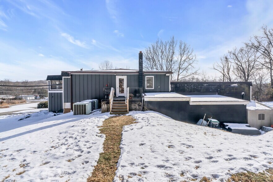 More Photos Of 140 W Main St, Clinton Township Office For Sale