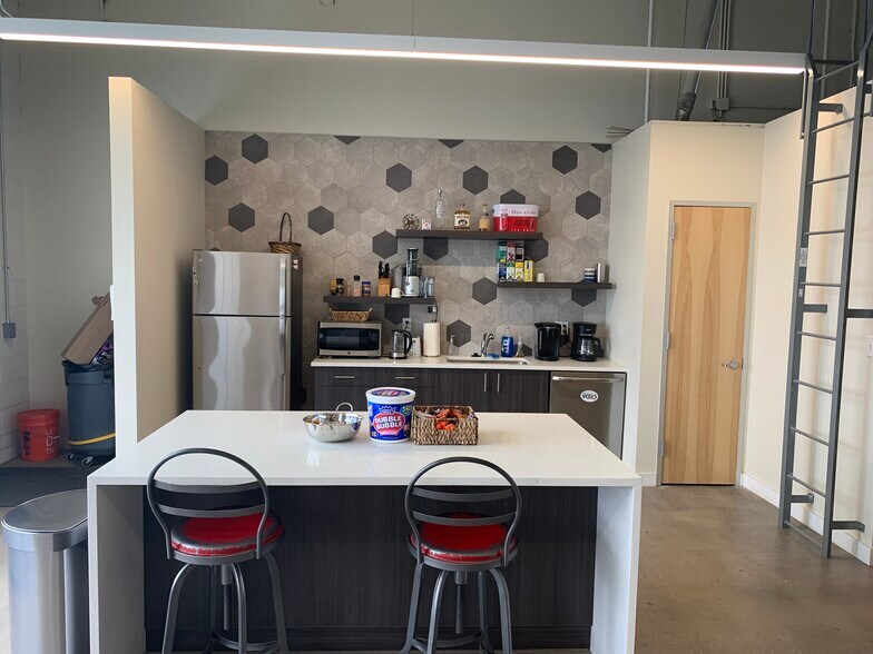 More Photos Of 440-444 Lipan St, Denver Warehouse For Sale