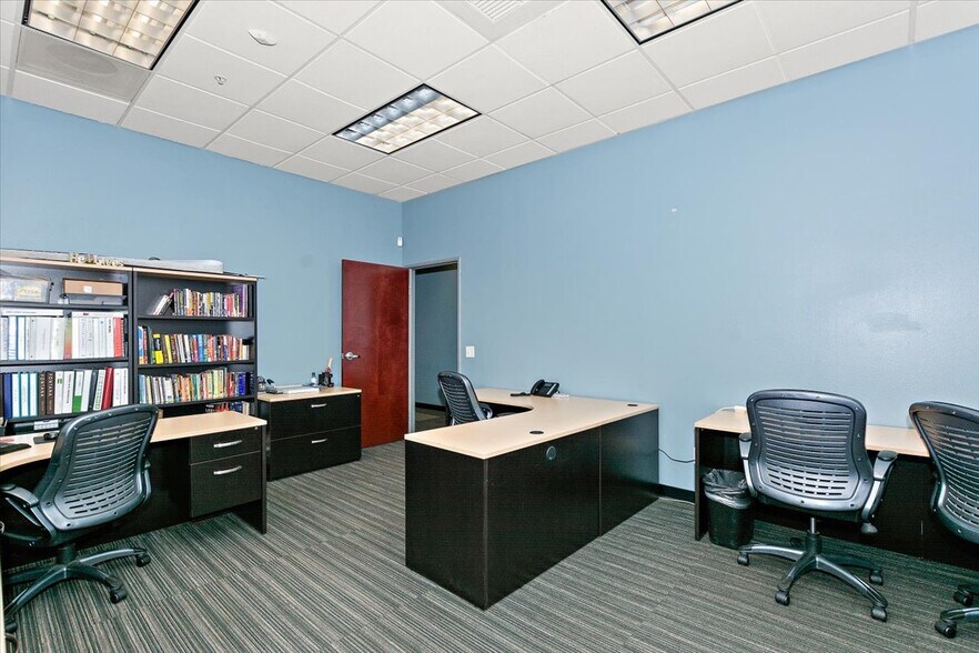 More Photos Of 7970 Cherry Ave, Fontana Showroom For Lease