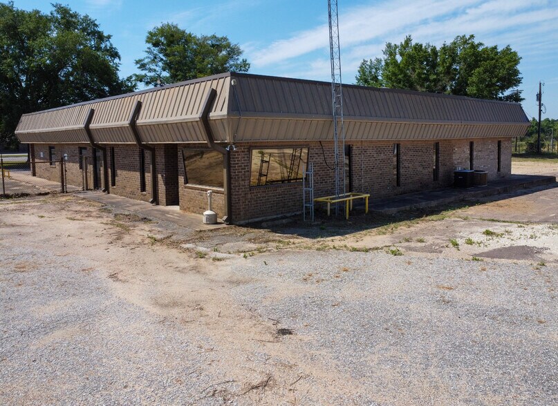 More Photos Of 5425 W Oak St, Palestine Flex For Lease