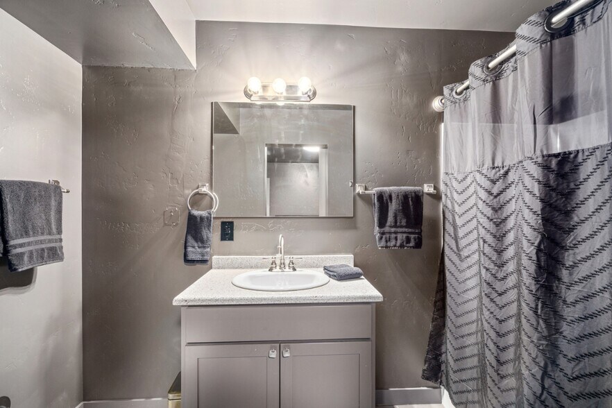 More Photos Of 219 E Coeur D Alene Lake Dr, Coeur d'Alene Apartments For Sale