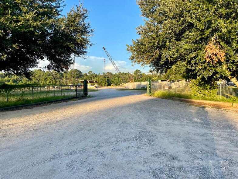 More Photos Of 3221 Anton St, Mobile Contractor Storage Yard For Sale