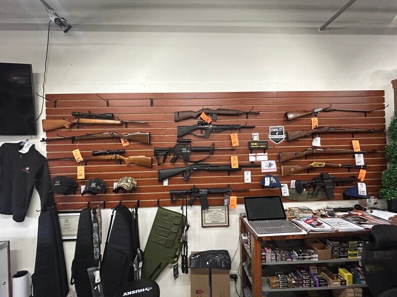 More Photos Of 2301-2331 NW Federal Hwy, Stuart Storefront Retail Office For Sale