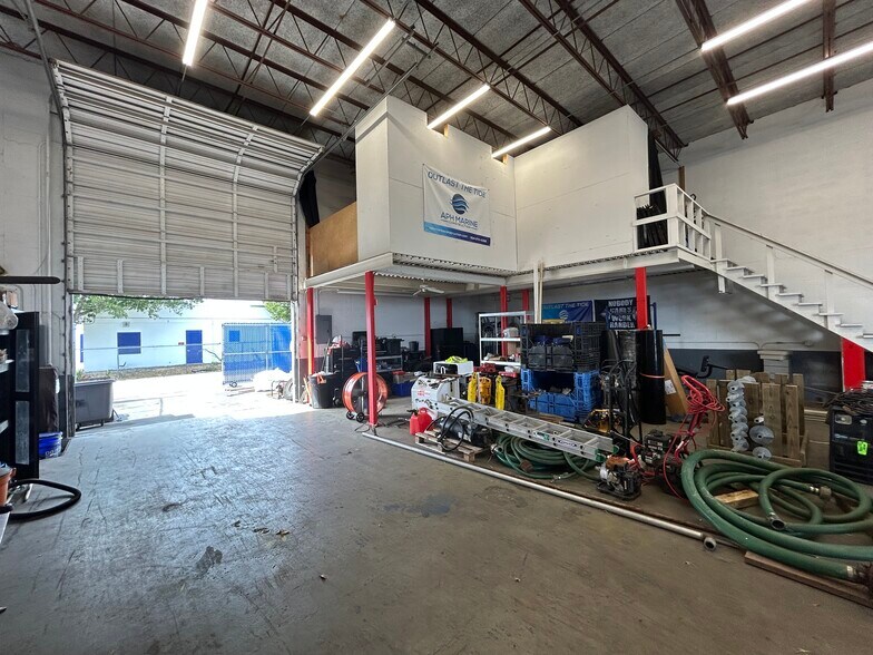 More Photos Of 560 NE 26th Ct, Pompano Beach Warehouse For Lease