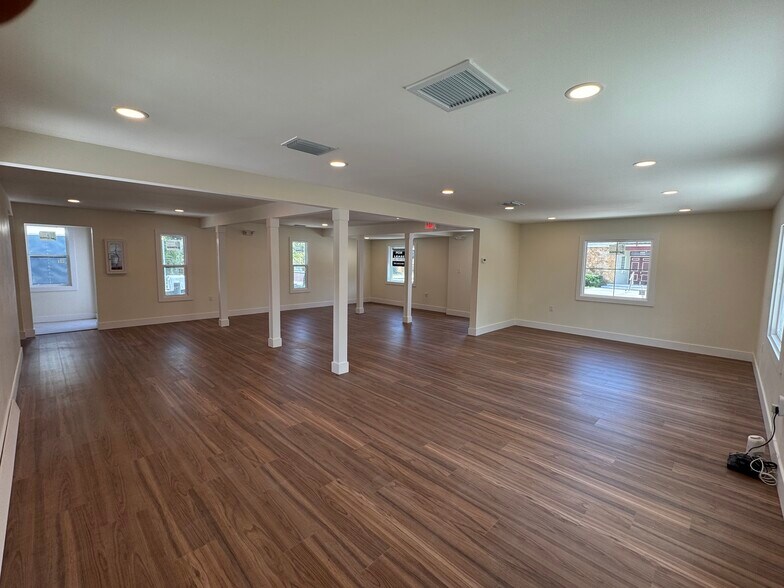 More Photos Of 514 1st Ave SW, Largo Office For Lease