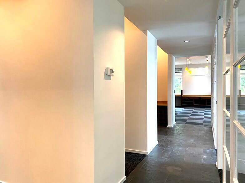 More Photos Of 1005 S 76th Ave, Omaha Medical For Lease