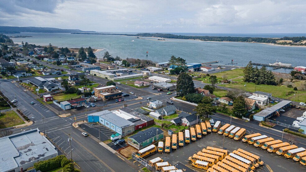 More Photos Of 562 Newmark St, Coos Bay Storefront For Sale