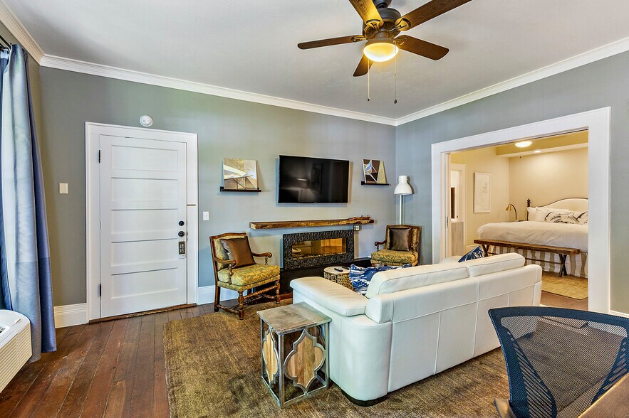 More Photos Of 240 E California St, Jacksonville Hotel For Sale