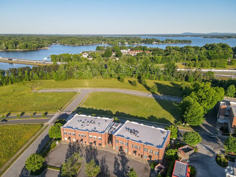 More Photos Of 630 Davidson Gateway Dr, Davidson Medical For Sale