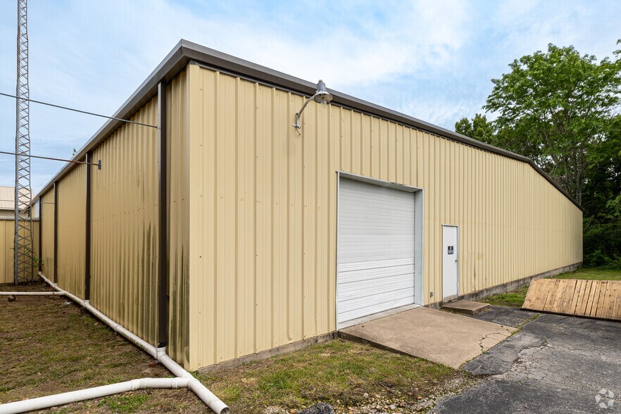 More Photos Of 1060 1st Ave NE, Gravette Industrial For Lease