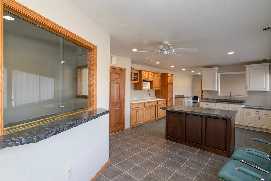 More Photos Of 901 Service Rd, Kiel Flex For Lease