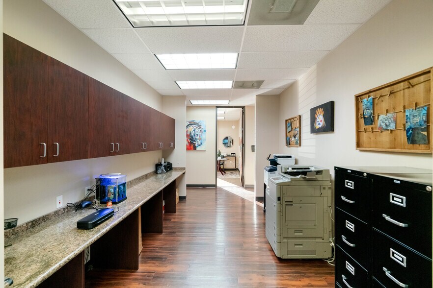 More Photos Of 207 W Archer Rd, Baytown Warehouse For Sale