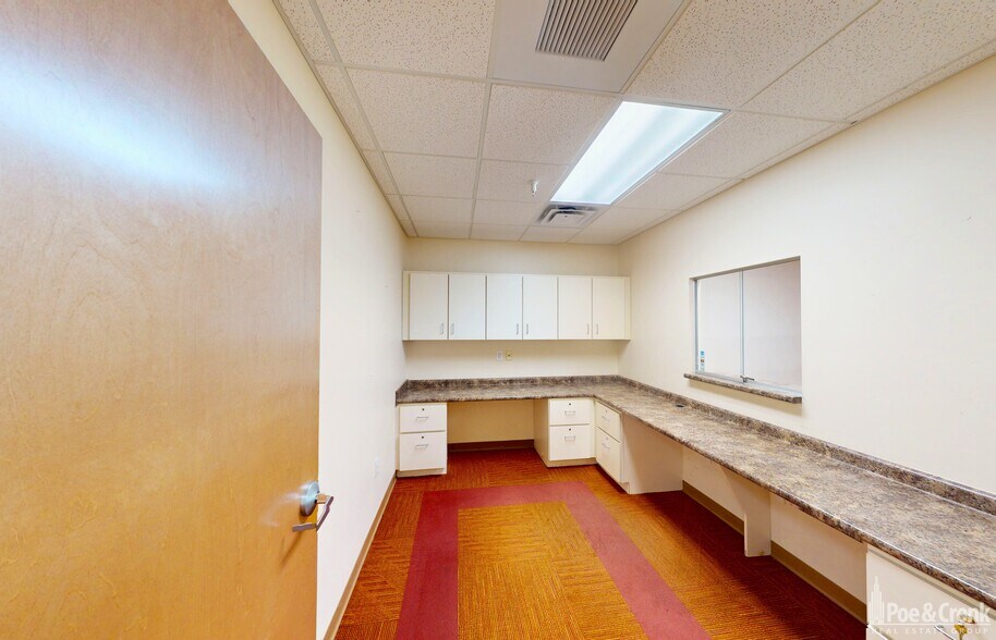 More Photos Of 825 Davis St, Blacksburg Medical For Lease