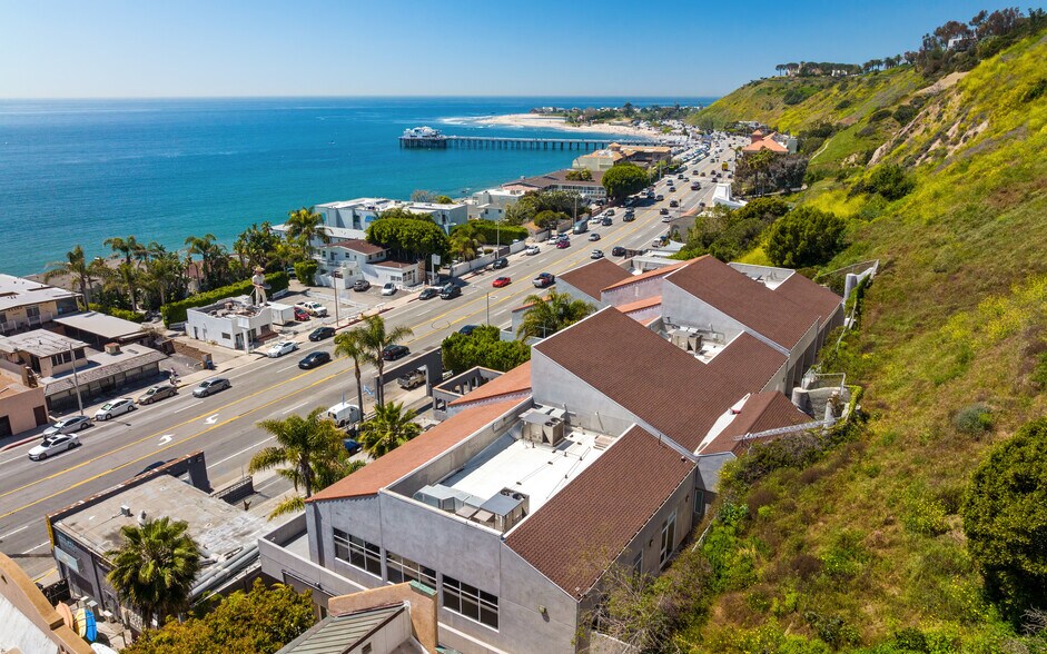 More Photos Of 22809 Pacific Coast Hwy, Malibu Medical For Sale