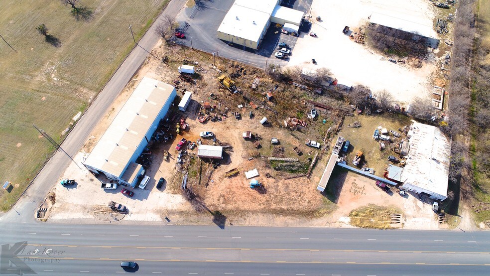 More Photos Of 1902 N Treadaway Blvd, Abilene Showroom For Sale