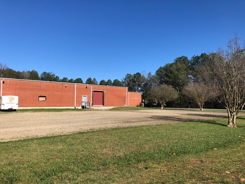 More Photos Of 170-226 W Smithfield St, Angier Flex For Lease