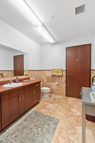 More Photos Of 2905 Lexington Ave S, Eagan Flex For Sale