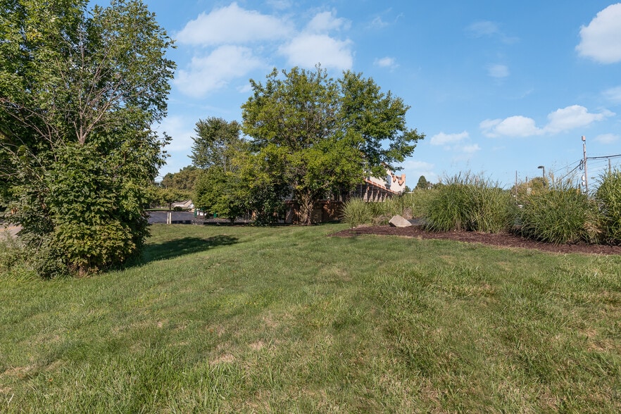 More Photos Of 26000 Chardon Rd, Richmond Heights Freestanding For Sale