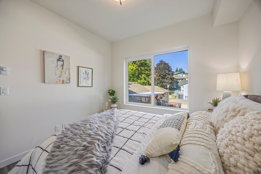 More Photos Of 2152 N 185th St, Shoreline Apartments For Sale