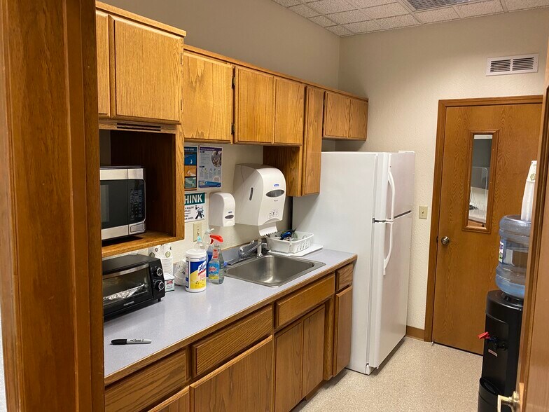 More Photos Of 1463 E McAndrews Rd, Medford Medical For Sale