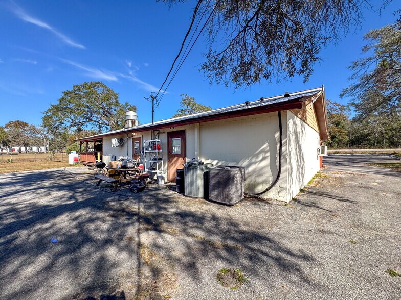 More Photos Of 15525 Shady Hills Rd, Spring Hill Restaurant For Sale