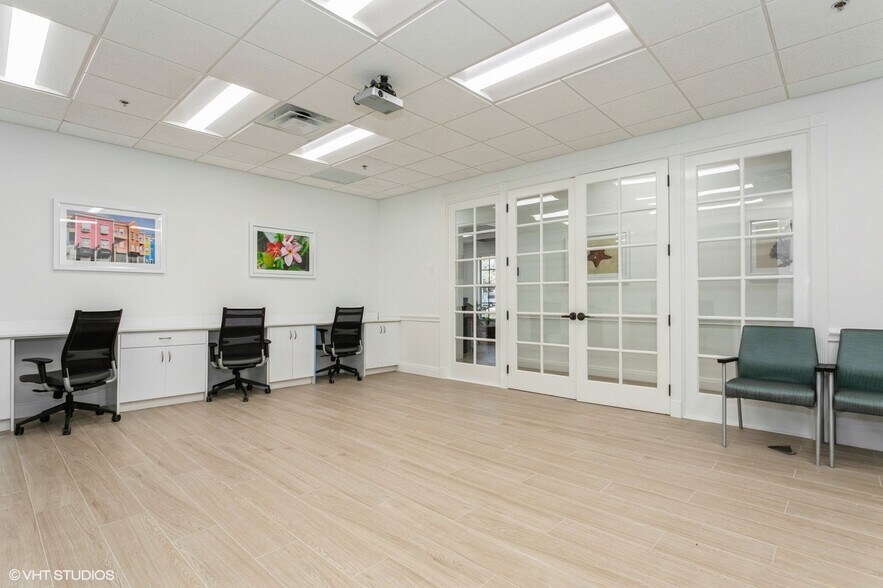 More Photos Of 2520 Tamiami Trl N, Nokomis Medical For Sale